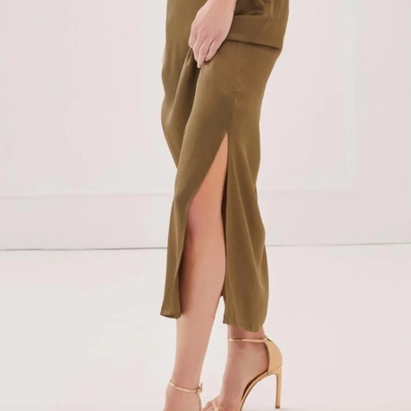 Something Navy Olive Midi Dress - Picture 8 of 11